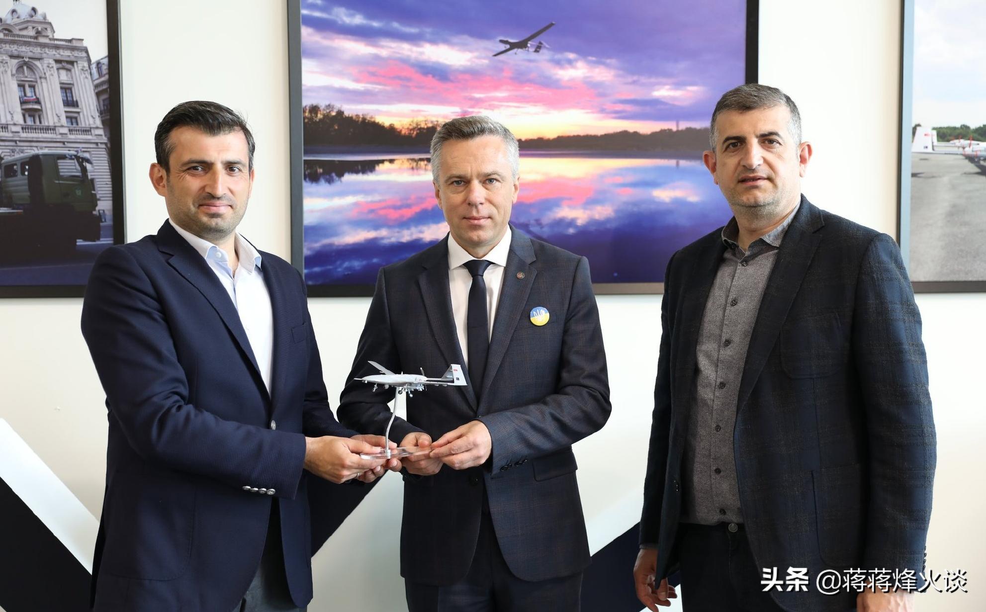 土耳其无人机tb2vs翼龙2,土耳其tb2无人机与彩虹无人机