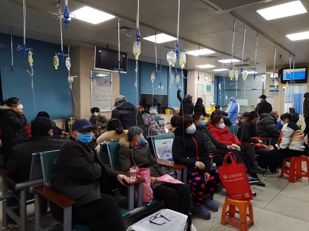 阳了发烧后咳嗽厉害怎么办,阳了反复发烧可以去诊所输液吗