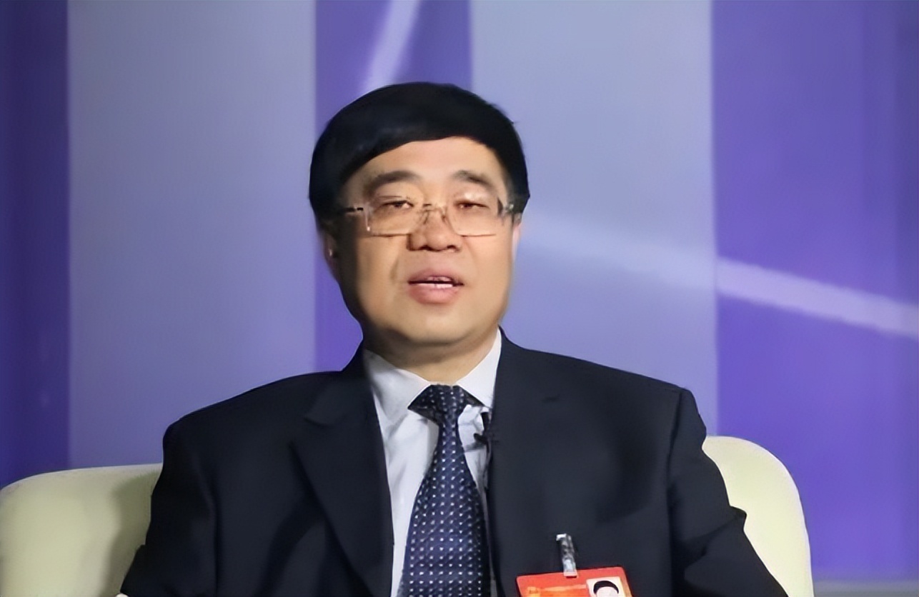 辱骂国土局局长“滚出去”，全家敛财超2000万，张令平的贪超想象