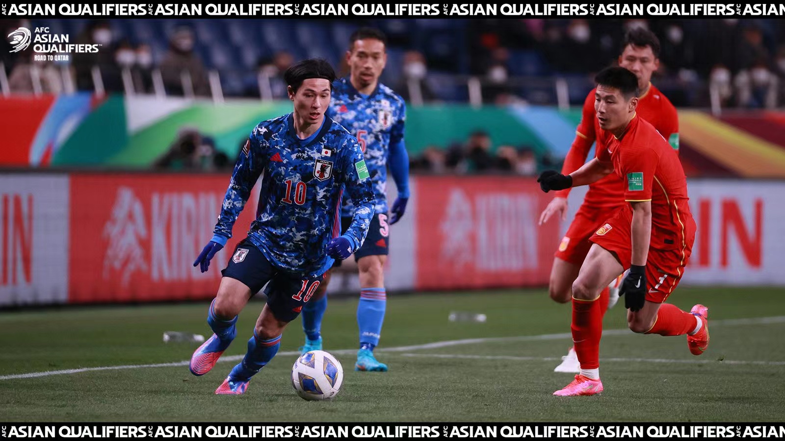 东亚四强赛中国3:3日本,京媒评0比7输日本