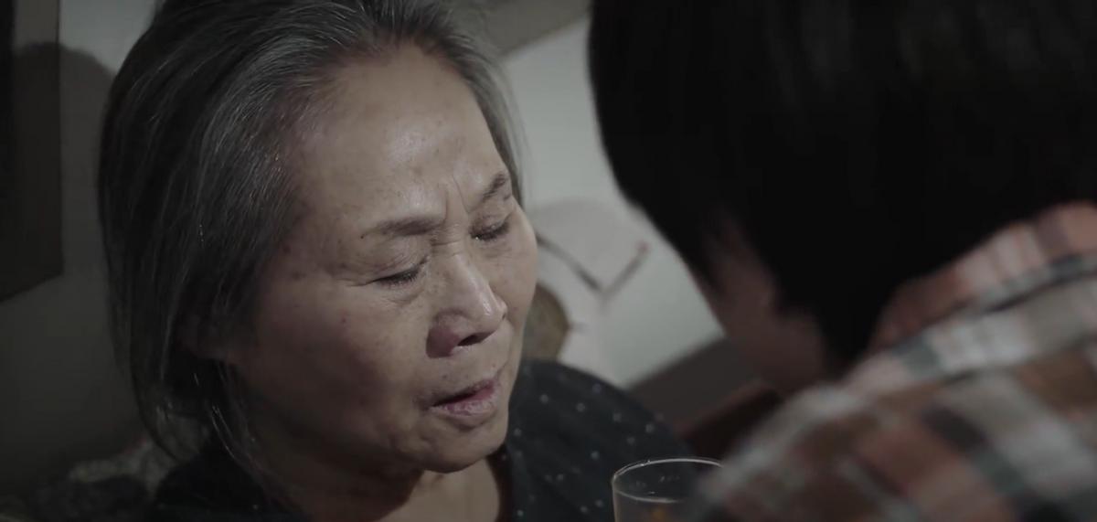 除夕夜儿媳殴打83岁婆婆，倒地后被丈夫一脚踢开，目前未脱离危险