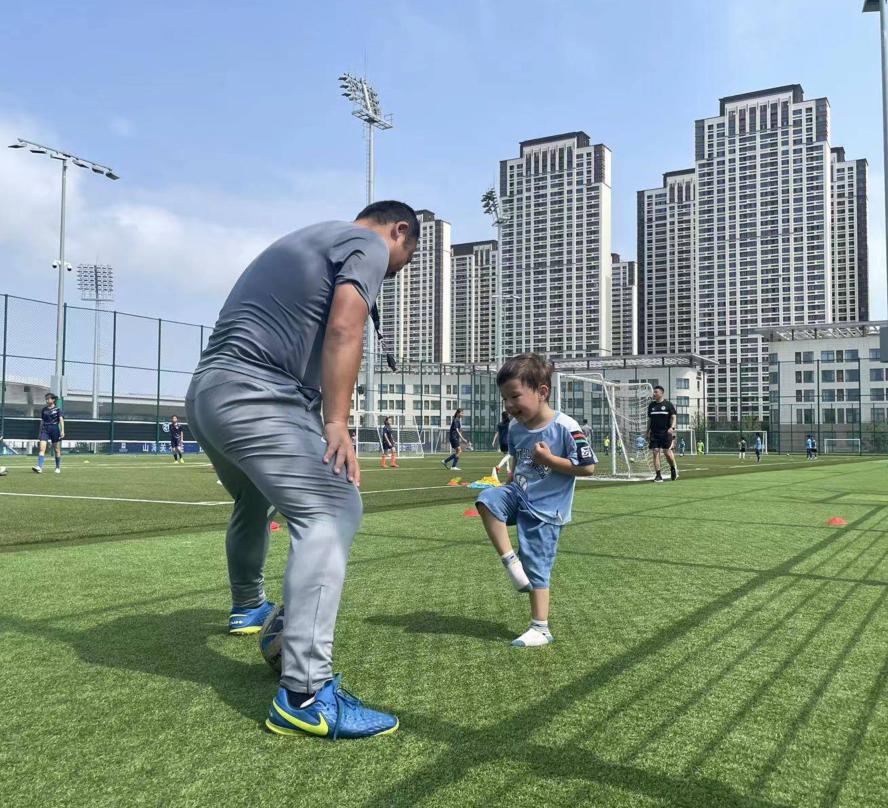 谢晖上一任主教练,大连主教练谢晖视频