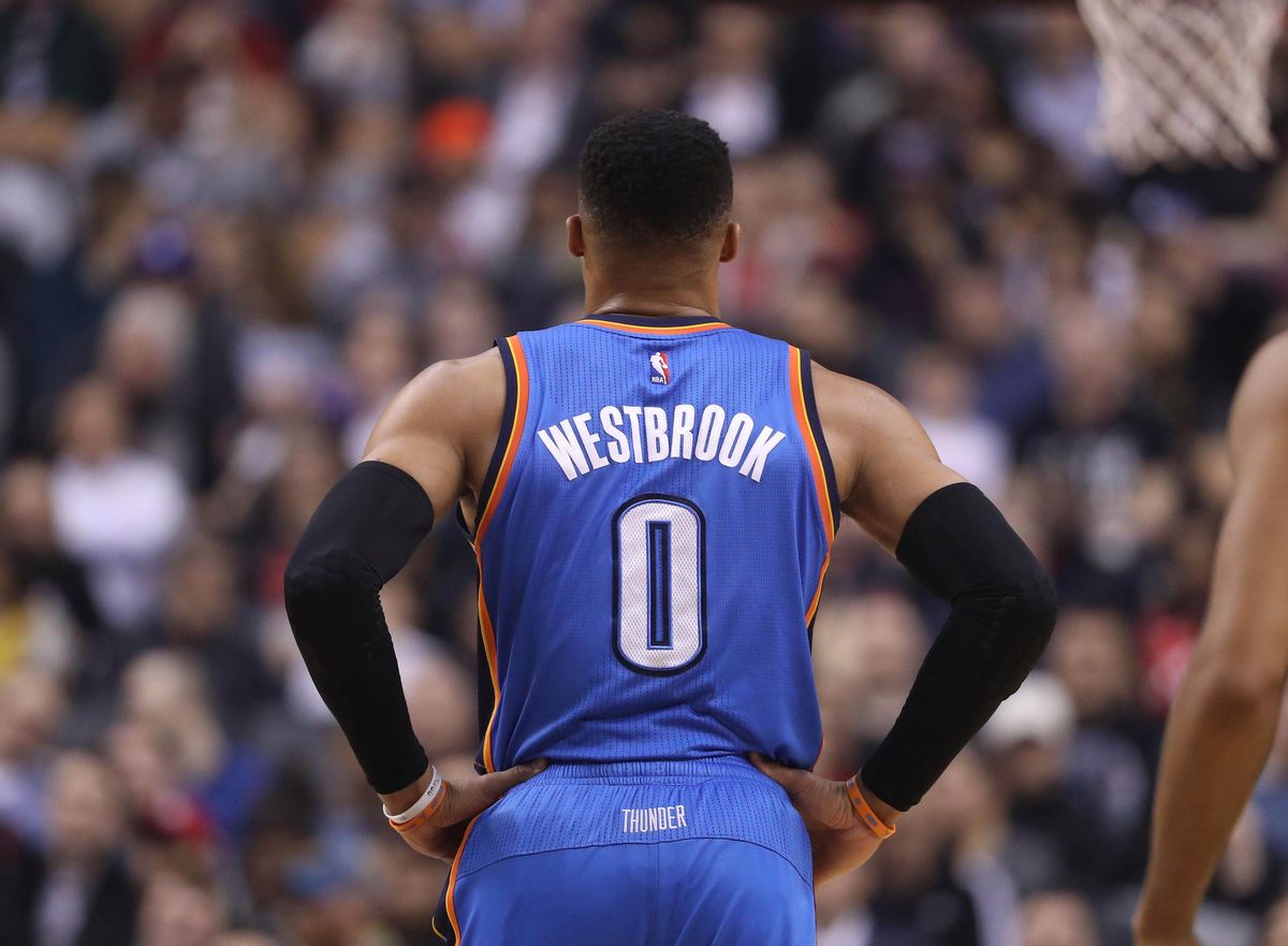 单赛季2500分400个篮板400个助攻,单赛季得分超2500