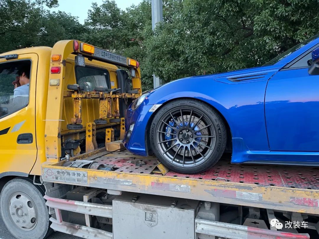 宽体竞技风斯巴鲁BRZ,玩着玩着玩出了一家改装店?