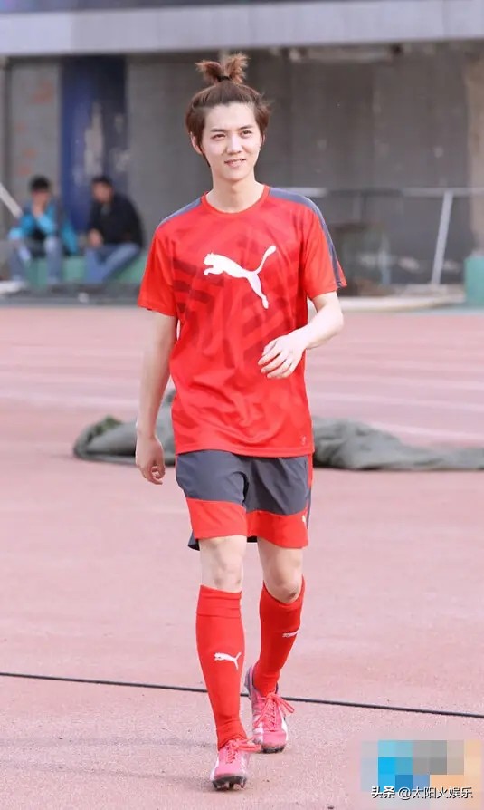 鹿晗踢足球属于什么水平,鹿晗足球什么水平