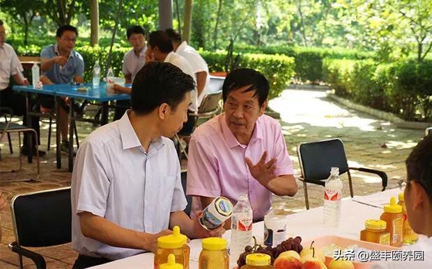 八十岁夫妻的快递公司破产，走投无路开小超市，年营业额达7.8亿