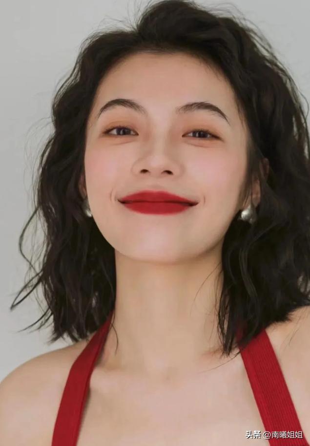 适合高个的齐肩烫发,2020年最流行的齐肩烫发没刘海