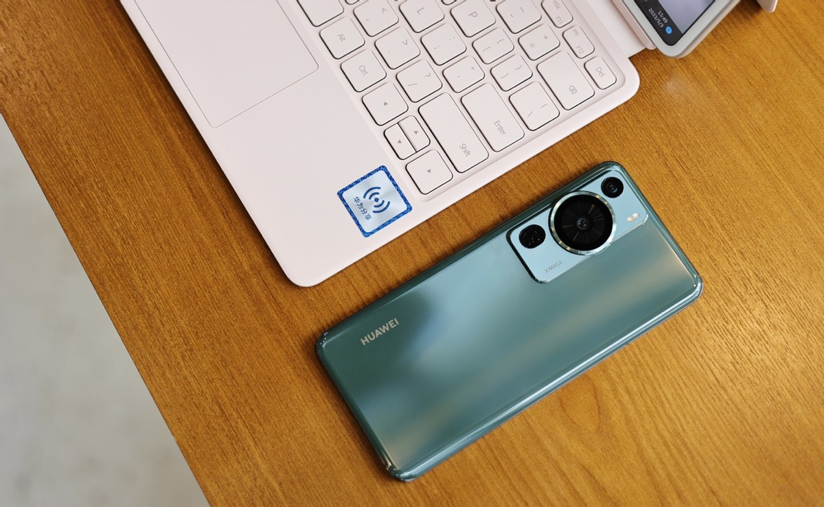 华为二合一笔记本matebooke测评,华为matebooke和联想商务本怎么选