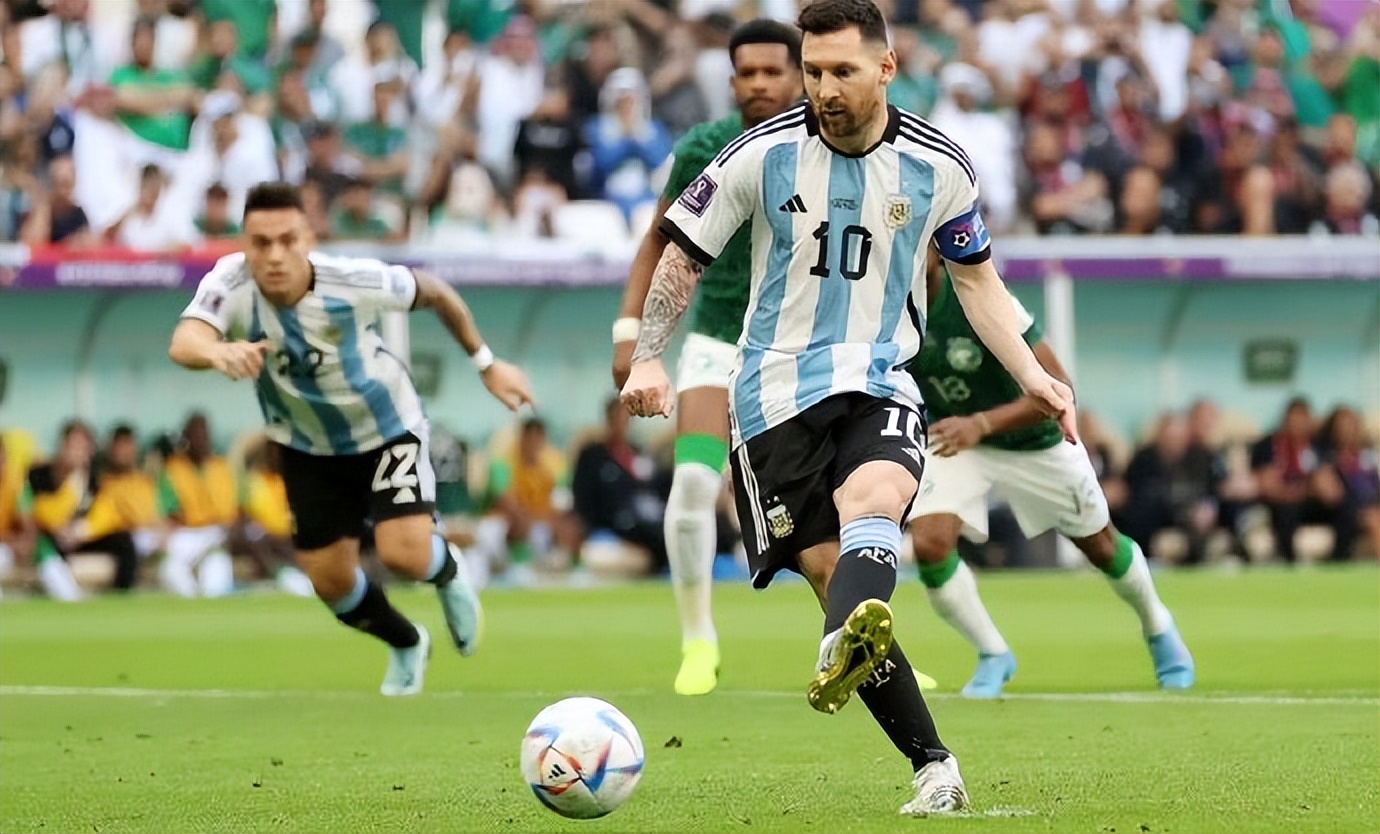 梅西具备了当世大侠的全部素质，写出了萍踪侠影的梁羽生童话