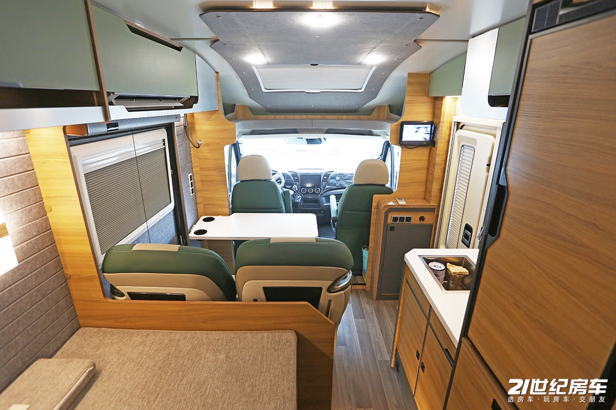 戴德房车urv2023款高配版,戴德云游C型大额头房车