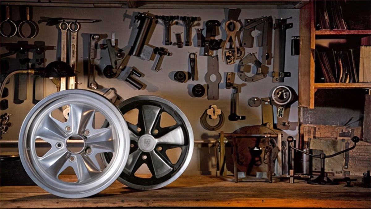 复古潮流！帕纳梅拉上身弗雷德定制经典福斯款锻造轮毂