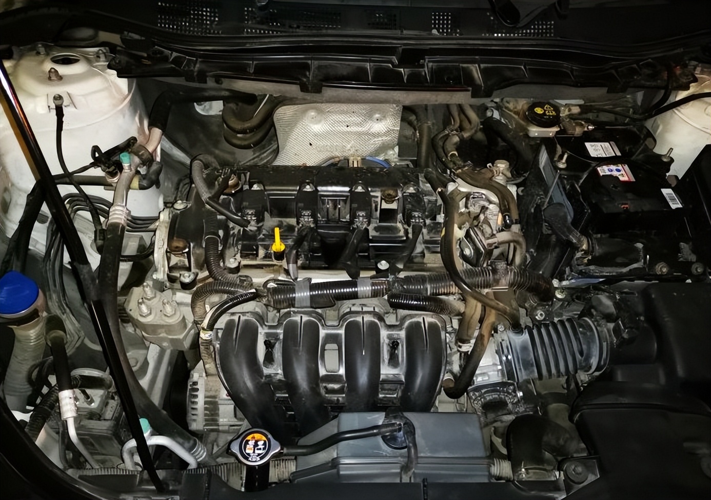 汽车急加油门有泄气的声音,加燃油宝后车子异响