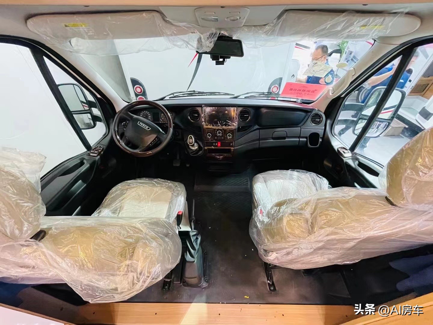 800w太阳能能充48v电池吗,续航500公里的太阳能房车