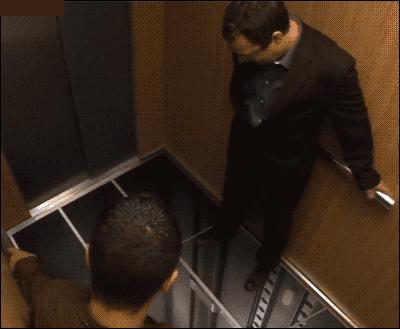 电梯下坠前1秒跳一下能自救吗,电梯下坠9岁女孩自救