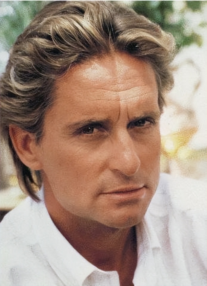 泽塔琼斯：和大25岁老公像同龄人，女儿没她漂亮，儿子遗传高颜值