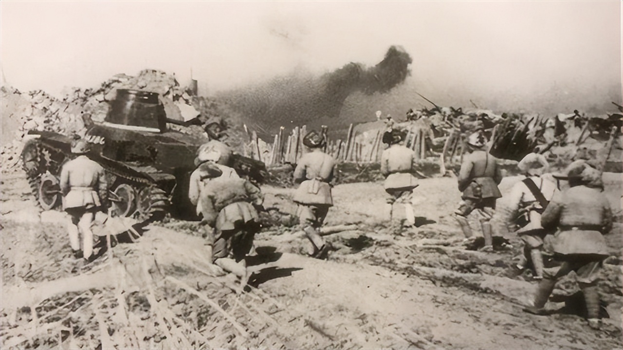 1936年，邓华缴获五箱白金龙烟，只给主席一支，毛主席：财不外露