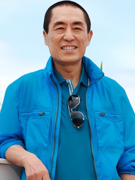 为什么那么多人捧张艺谋,张艺谋为什么这么红火