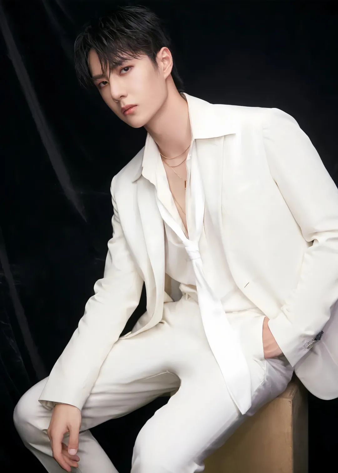 男生干净痞帅的冬季穿搭白色系,夏季粉色系穿搭男生