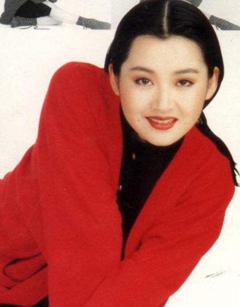 风情万种许晴现状,如今53岁的许晴身材和颜值