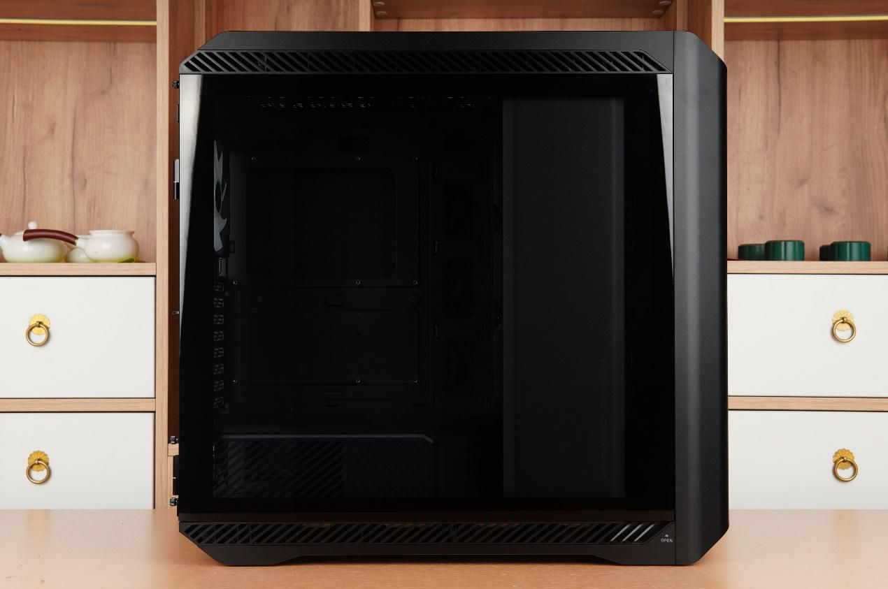 可以装多个硬盘的主机箱,带可插拔硬盘盒的主机