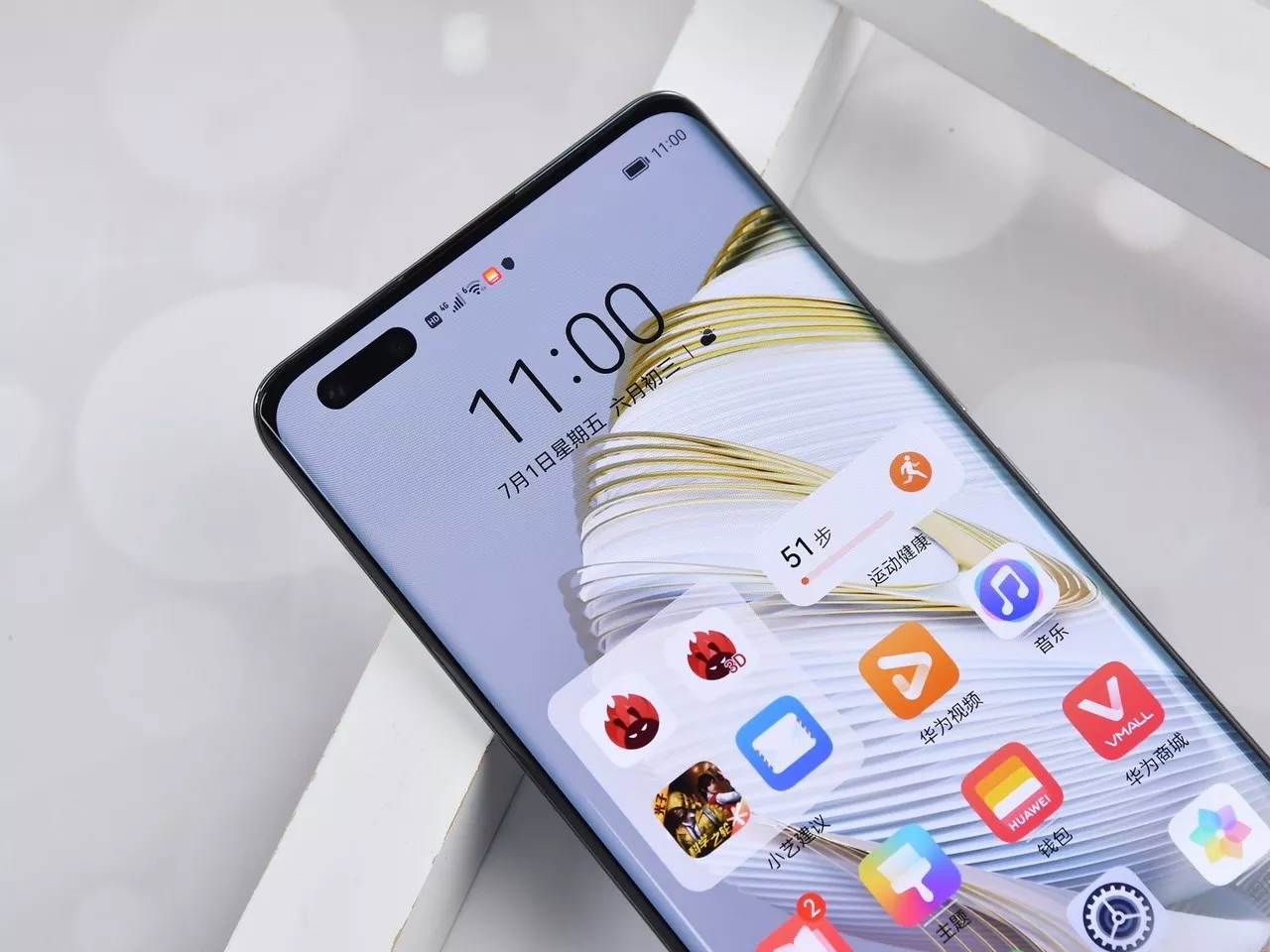 华为刚发布的全面屏千元机 (华为次新旗舰售价跌至1799元)