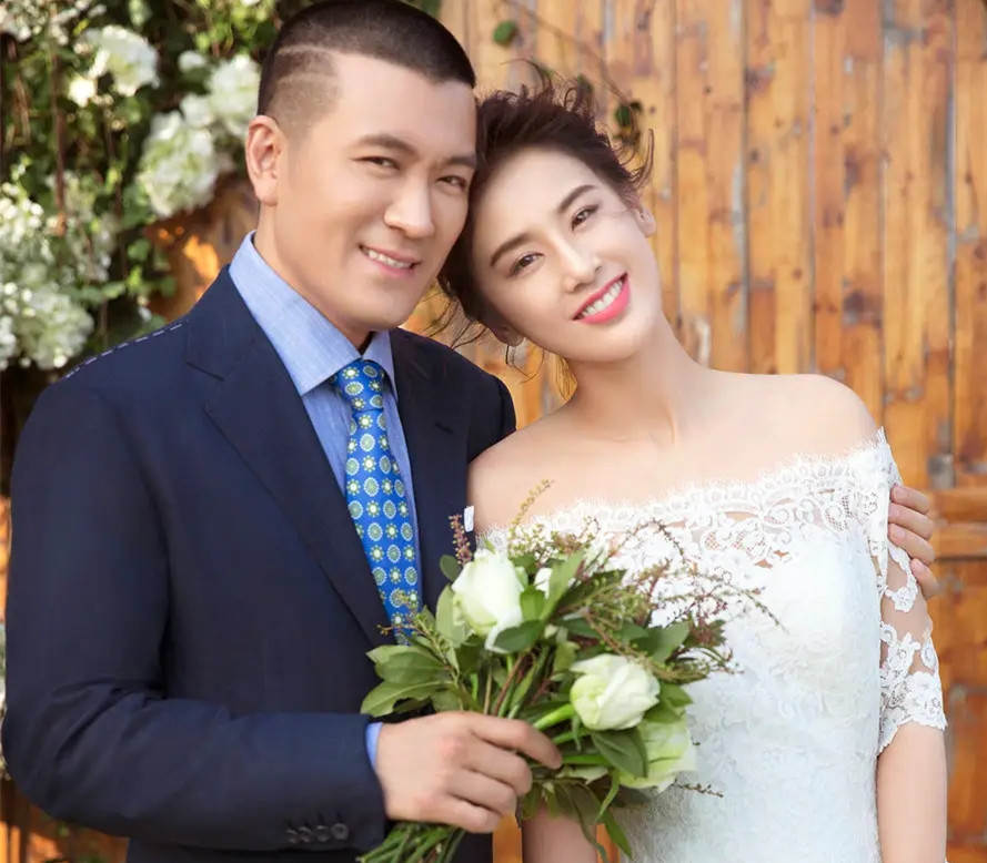 怎么看待杨子前妻被称为三妈,杨子前妻罕见出镜