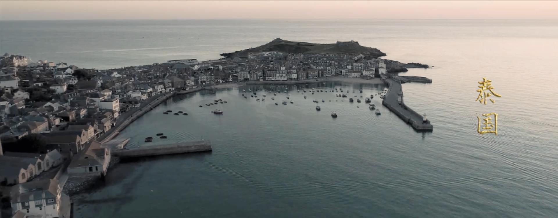 女配露大腿，反派成X战警，同样《华英雄》，胡兵比郑伊健差远了