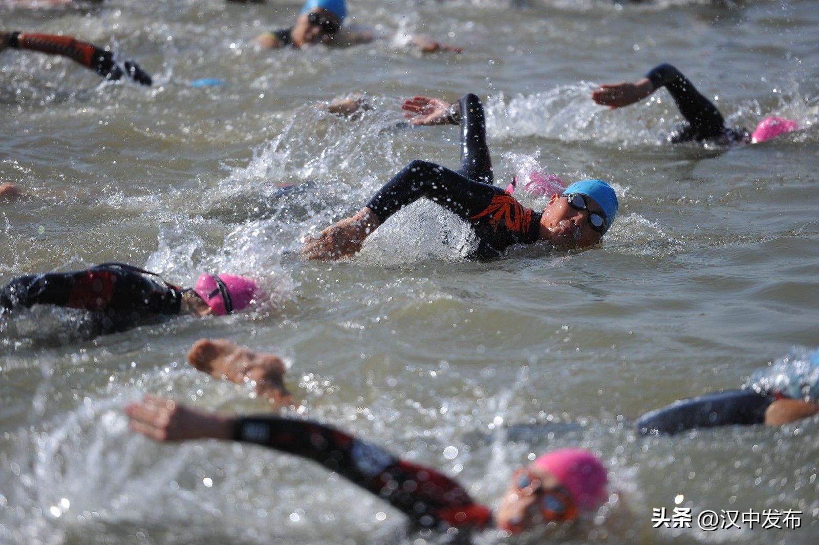 铁人三项汉中比赛现场在哪,往届汉中铁人三项比赛视频