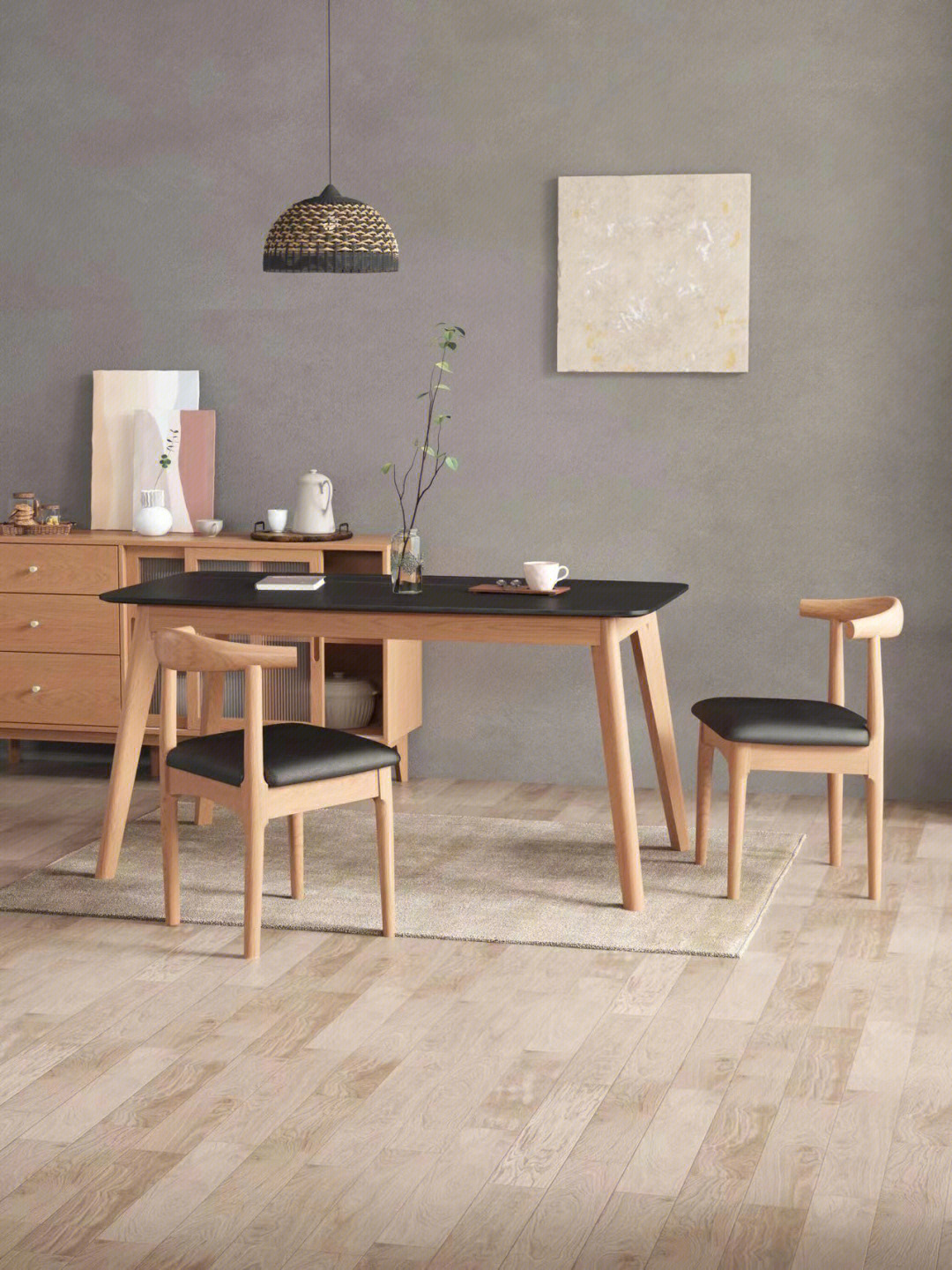 实木餐桌面怎么保养和清洗呢,实木餐桌日常打理