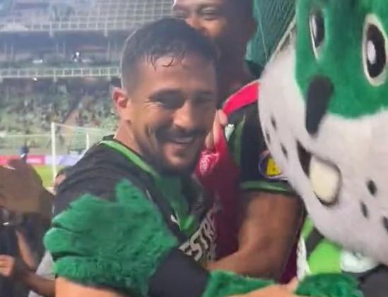 21岁前锋8球3助攻冲本土金靴,足球小将10次进球10次助攻全集