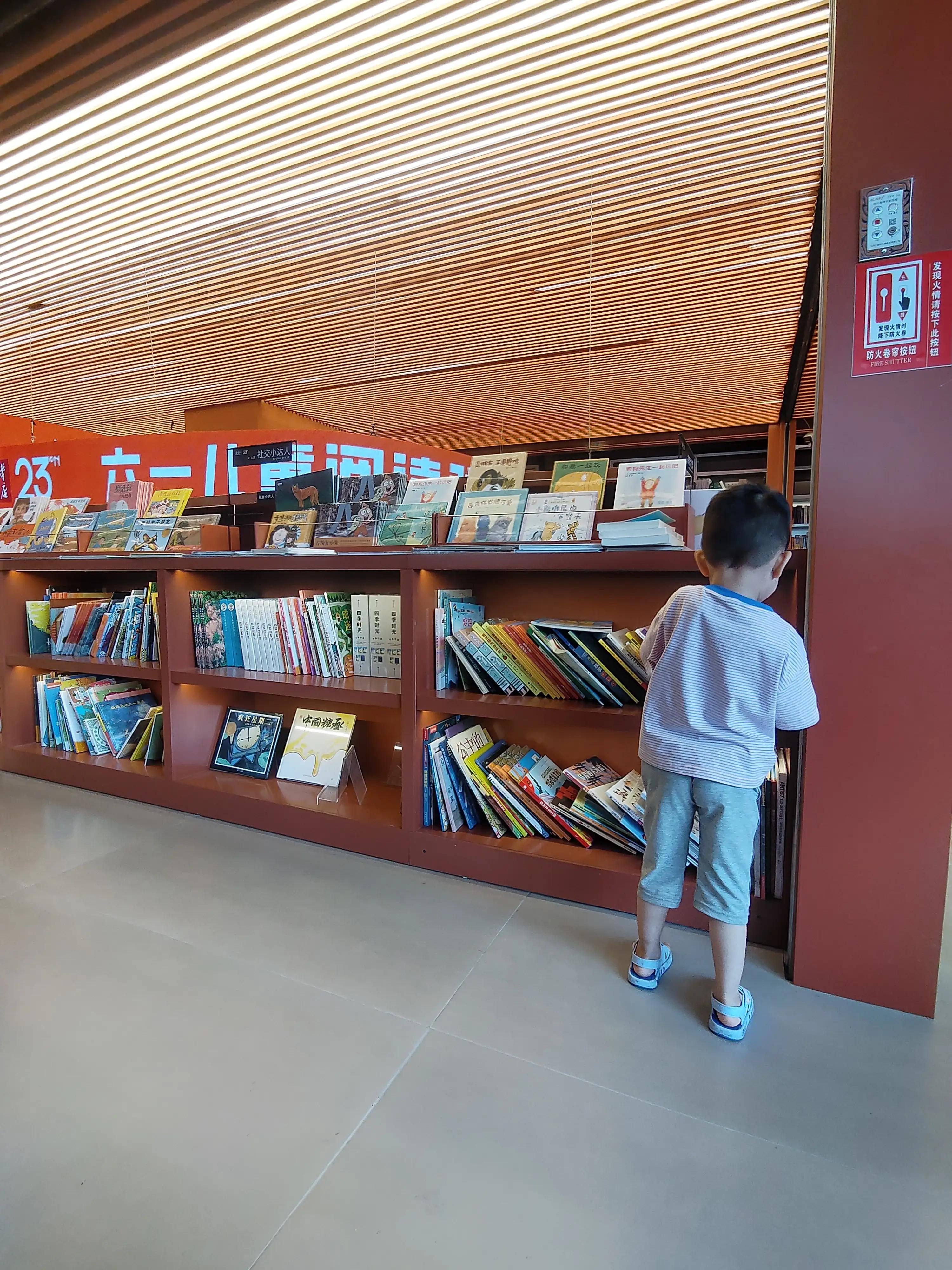 南宁大官塘:尾货一条街，油茶一条街，糖水一条街，鸡爪一条街