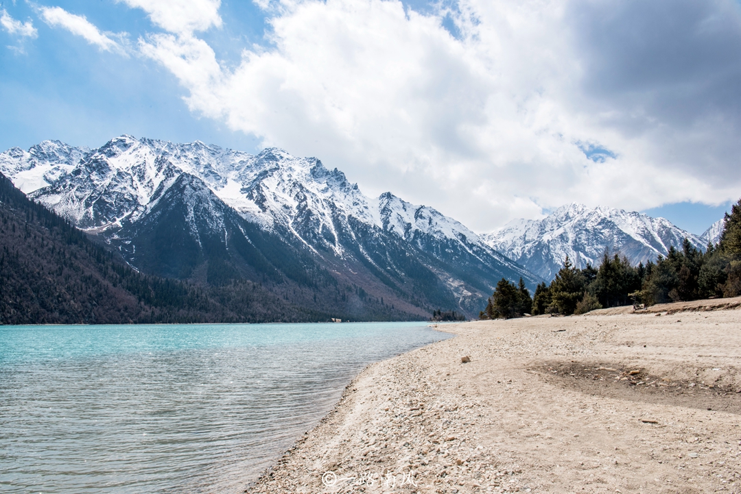 西藏昌都市城全景 (西藏第一大城市昌都)