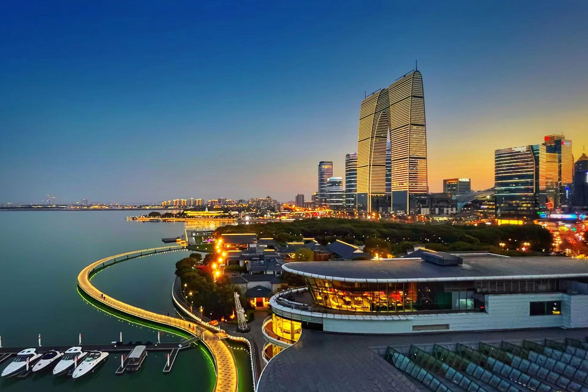 4个技巧教你拍好夜景照片,手机拍夜景怎么拍出高级感