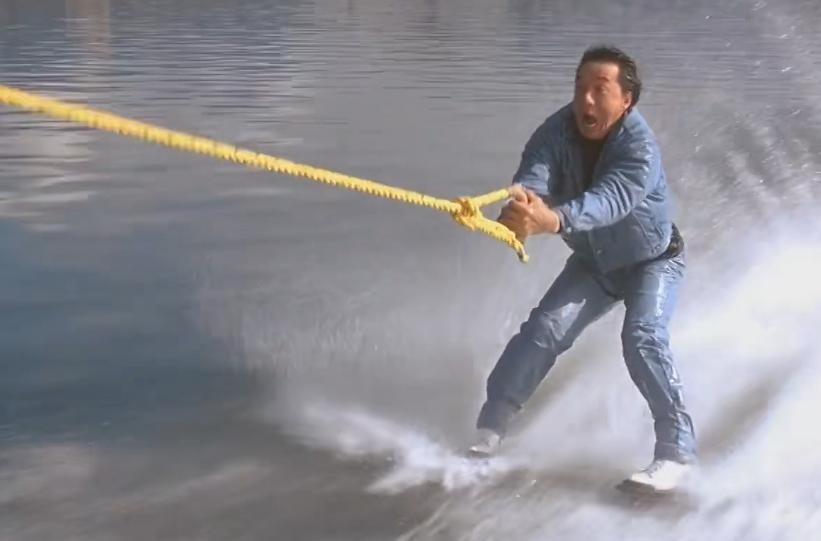 成龙惊天一跳震惊国外视频,成龙惊天一跳吓坏好莱坞