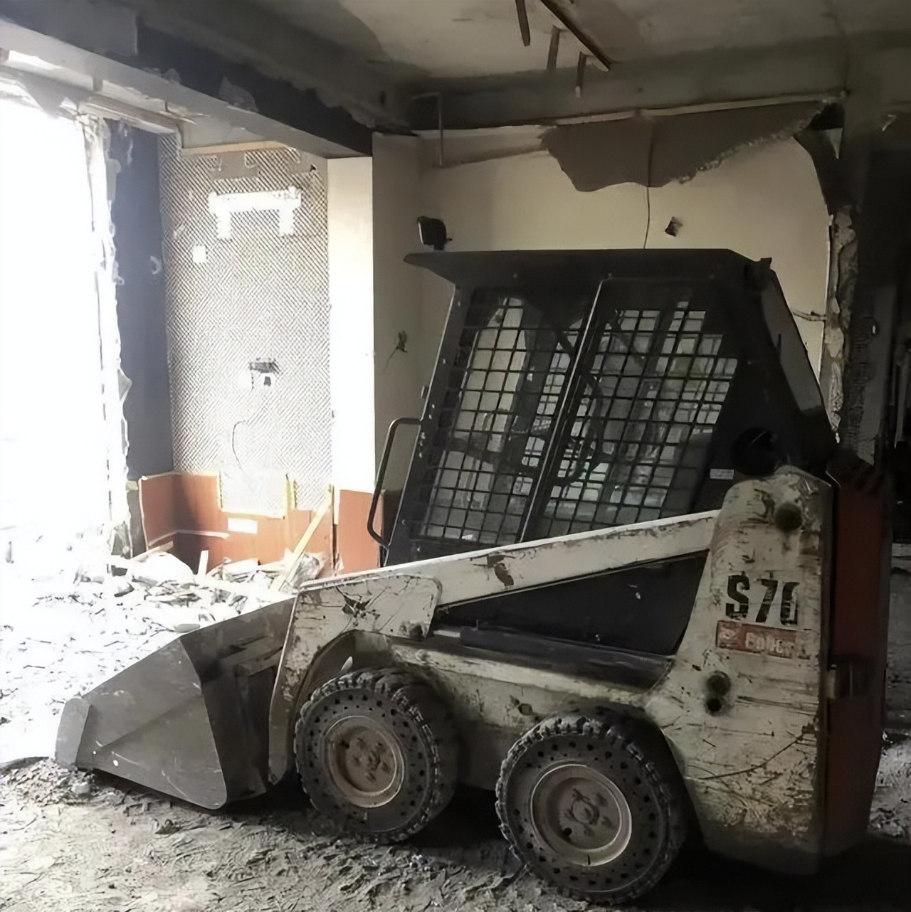 哈尔滨租户拆承重墙,哈尔滨租户砸掉承重墙原视频