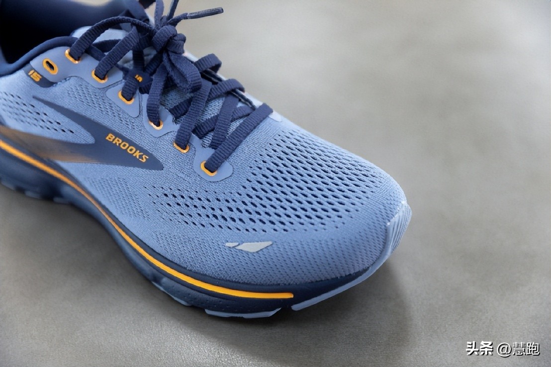 灵动飘逸的脚感你体验过吗？这双跑鞋可以给你答案