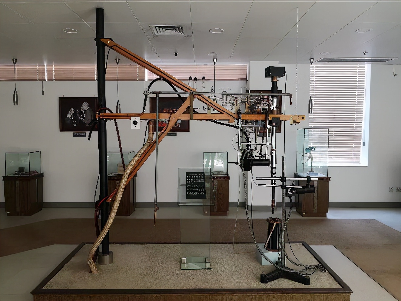 什么是宇称原理,宇称守恒定律是谁推翻的