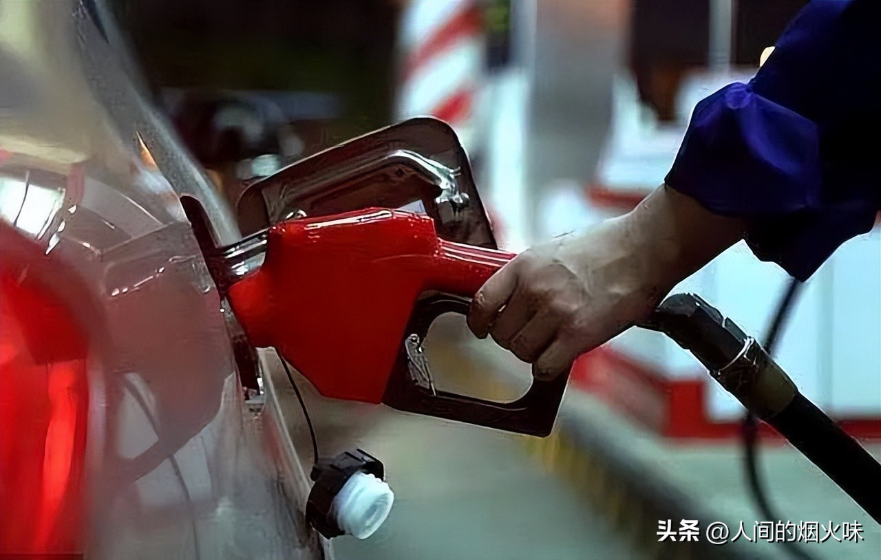 新能源汽车遮羞布事件,高速堵车揭开了电动汽车的遮羞布