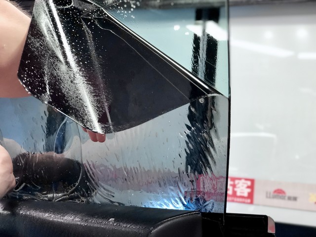 汽车玻璃贴膜起泡怎么去除,汽车贴膜后起泡有哪些原因