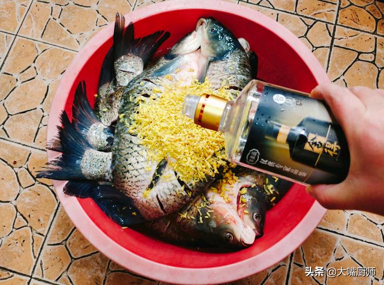 腌腊鱼咸了有什么办法,怎么腌制腊鱼腊肉既好吃又不发霉