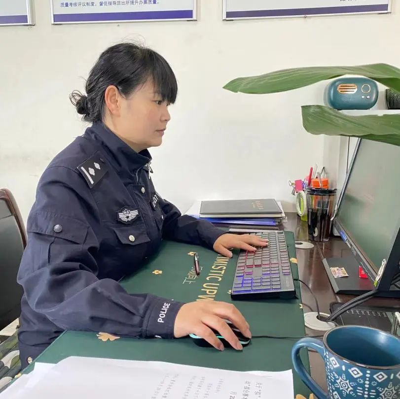 致敬了不起的她户籍女警海报,致敬了不起的她看守所女警