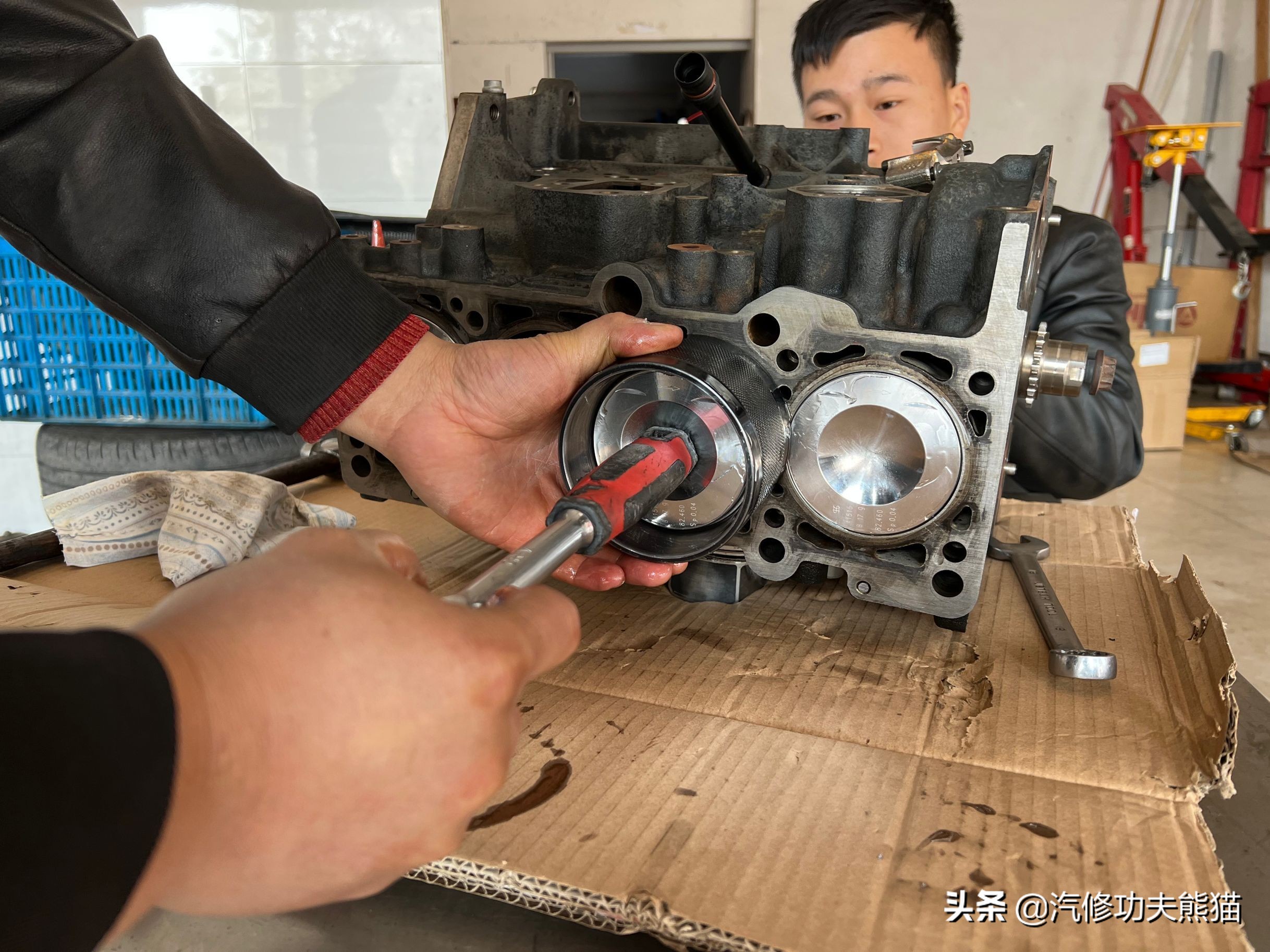 奥迪大众保时捷烧机油专修,2.0t奥迪a6烧机油吗