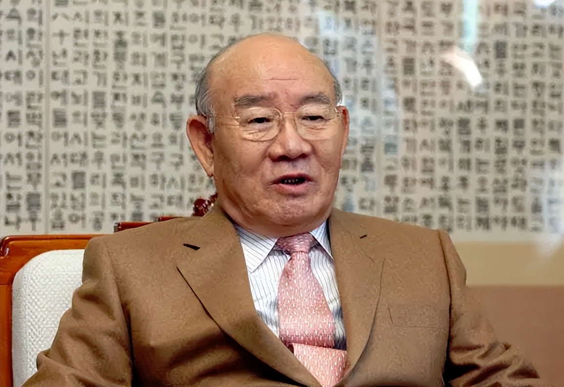 韩国财阀辛格浩：二婚入赘日本战犯家族发家，89岁和儿子共享女星