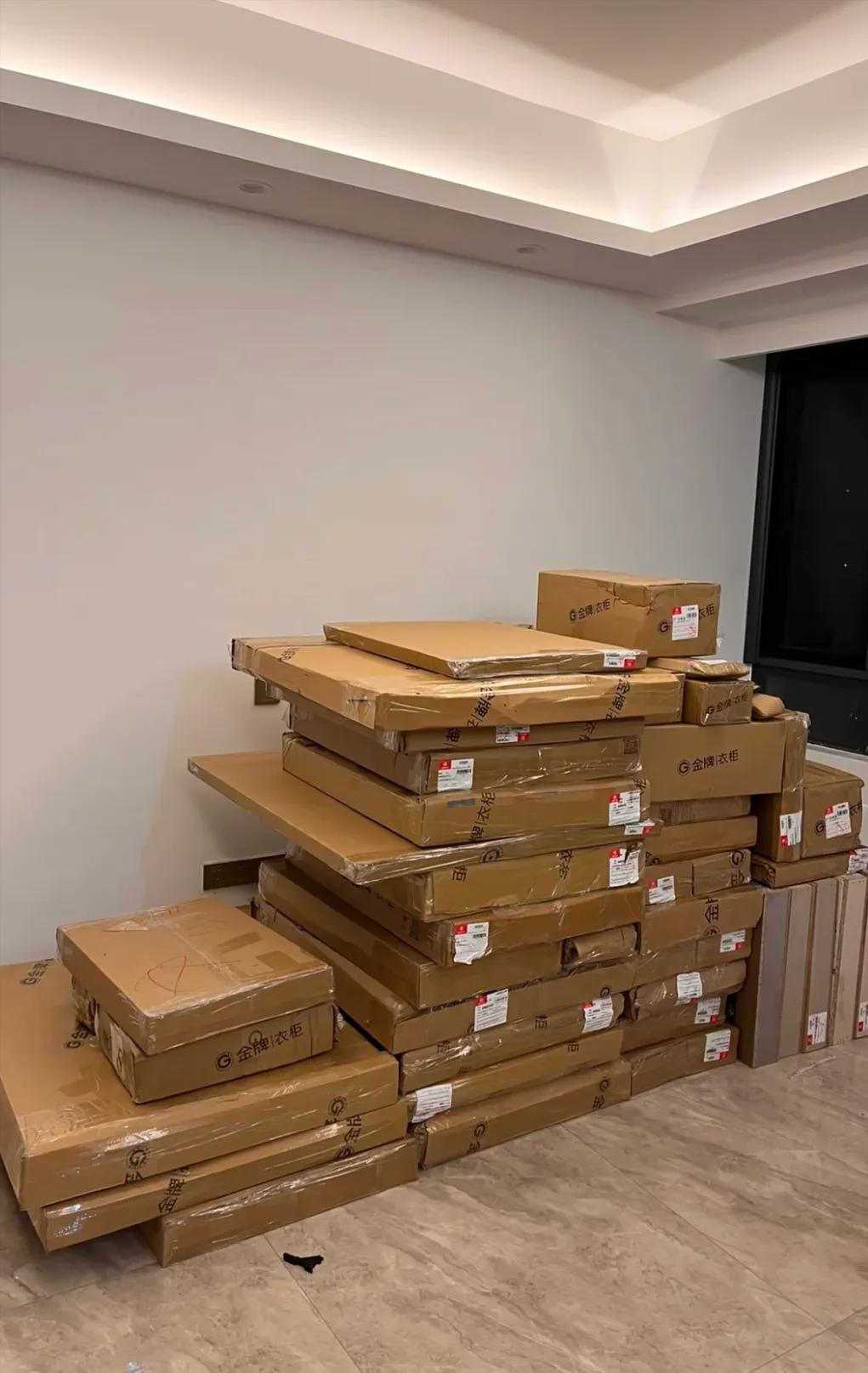 跑了10个工地现场,我终于明白了实木烤漆窗套和不锈钢窗套的区别