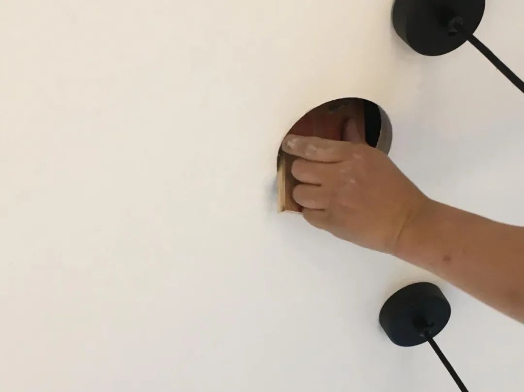 天花孔开大怎么解决,天花板开错孔补洞方法