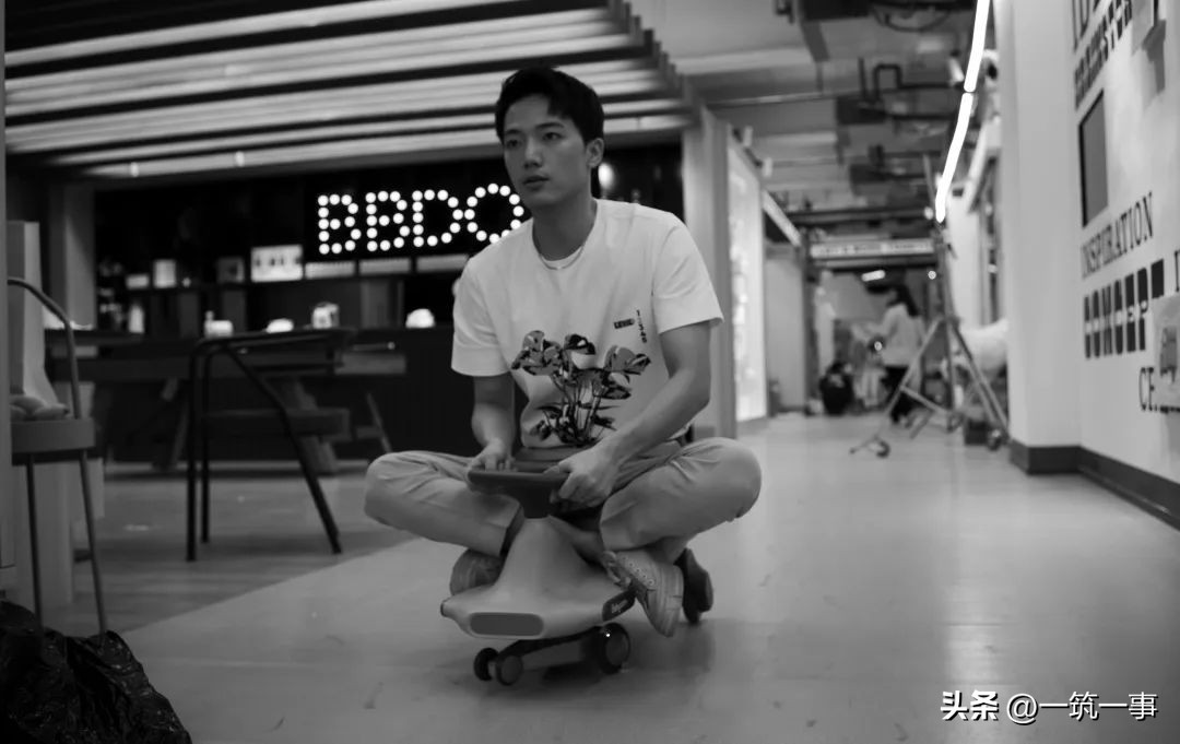 30岁创意人的职场漫谈，跃上高阶还是被AI卡脖？