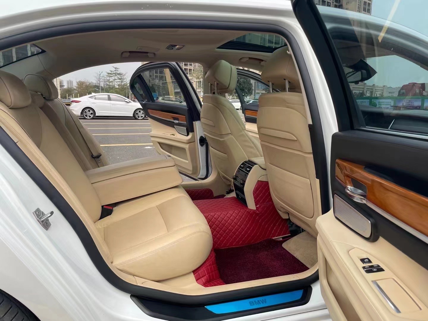 曾经百万宝马7系，如今一折都没人要，网友:烧机油