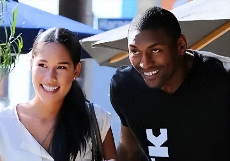 中国女歌手爱上外籍黑人，同居后被家暴至肛裂，如今40岁无人敢娶