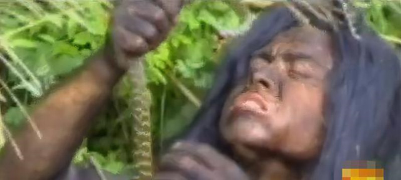 湖南嗜血野人：7岁掉入天坑，生吃蛇鼠存活8年，结局让人哭笑不得