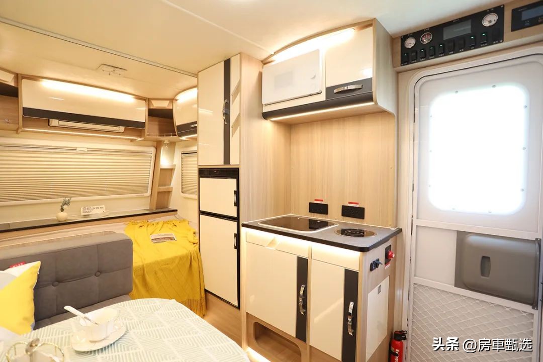 豪华型干湿分离房车,爱旅490拖挂房车价格